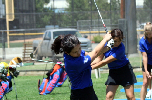 Freshman Paramee Suwantanma (center-front), had a strong debut for the Owls, firing rounds of 76 and 85 at this weekend's Desert Classic.