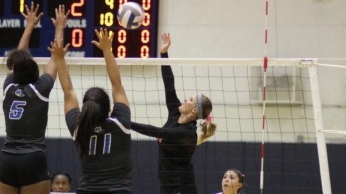 Sophomore Erin Murphy had 13 kills in Citrus' five-set loss to Glendale College. Photo By: Halayna De Avila